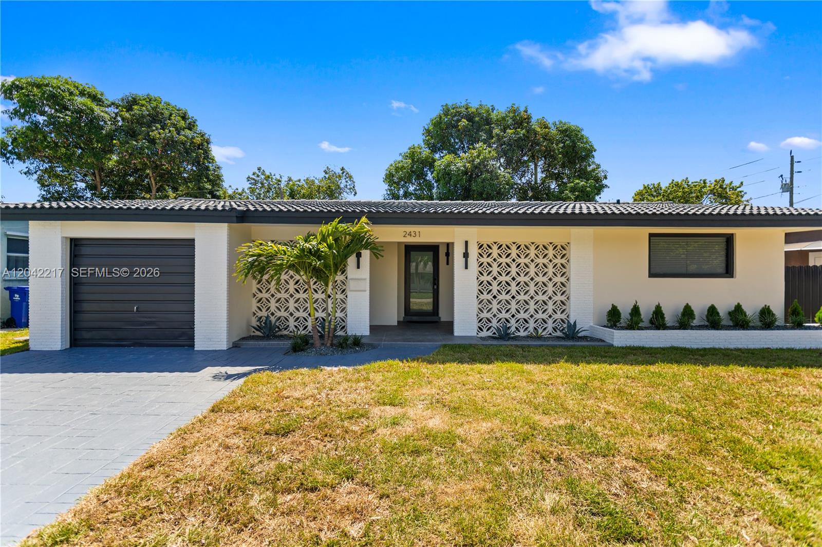 2431 Sabal Palm Drive — photo 4
