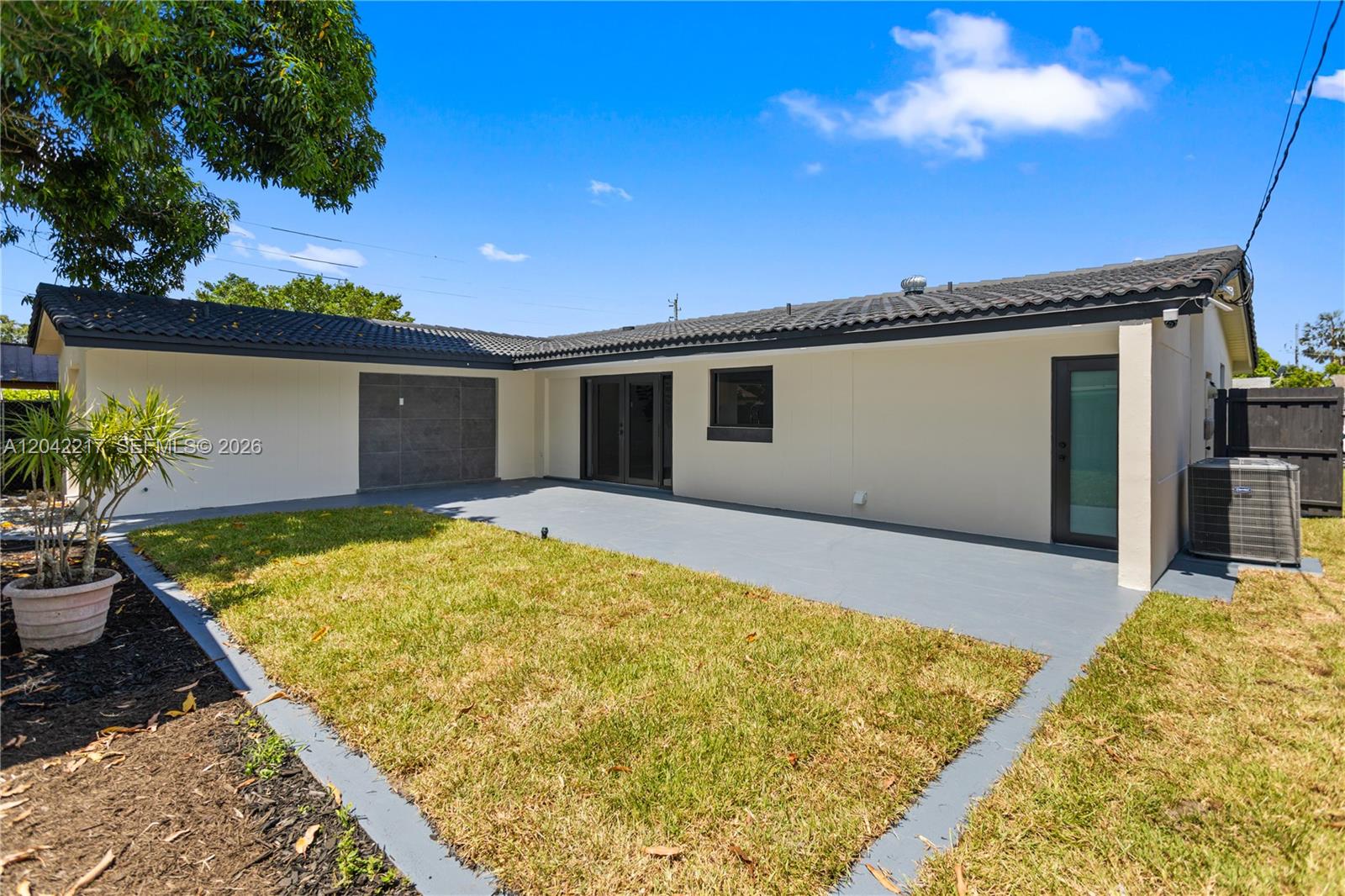 2431 Sabal Palm Drive — photo 6