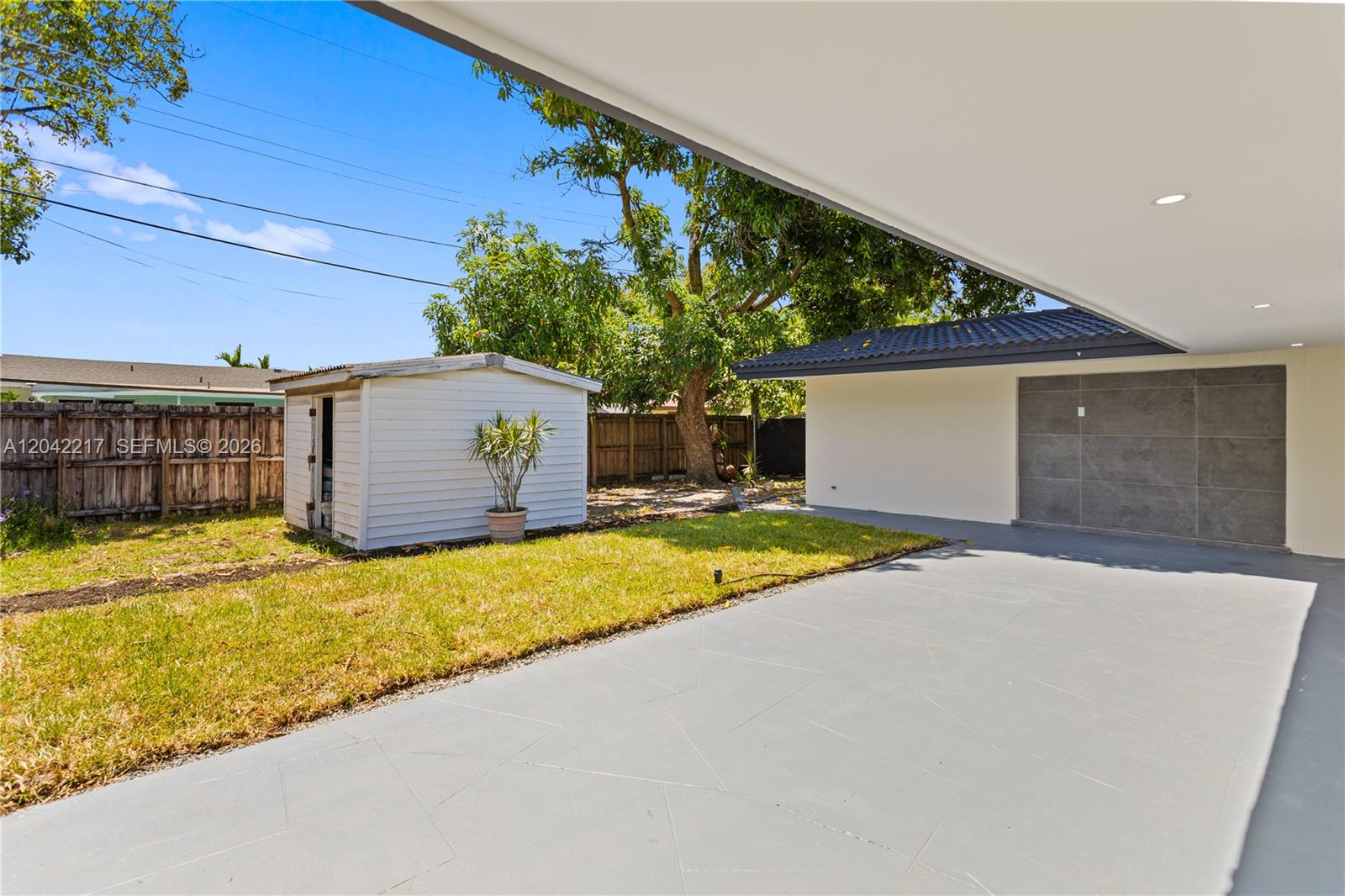 2431 Sabal Palm Drive — photo 7