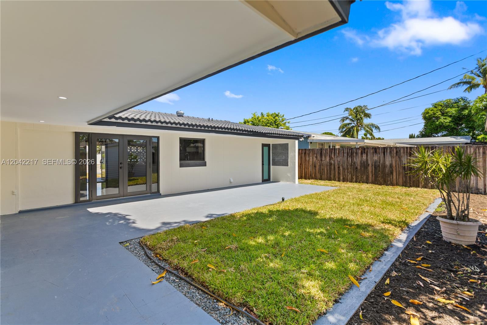 2431 Sabal Palm Drive — photo 8