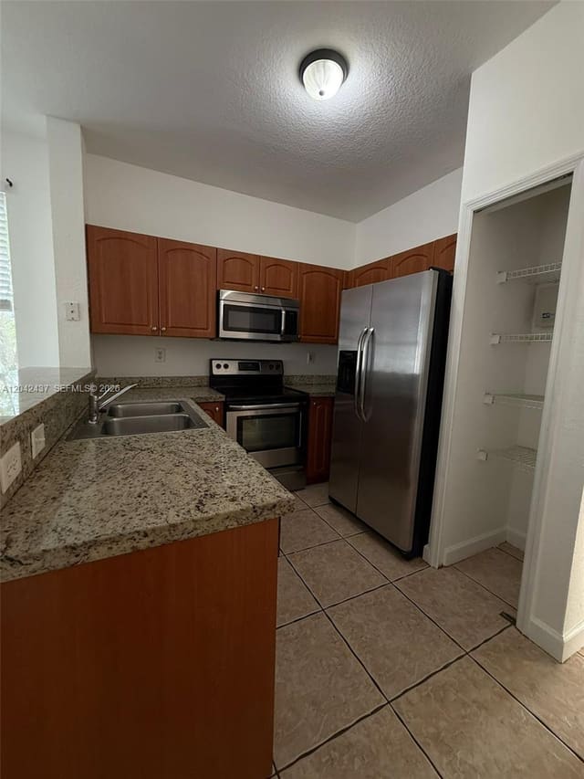 17640 NW 73rd Avenue 20019, Hialeah, FL 33015