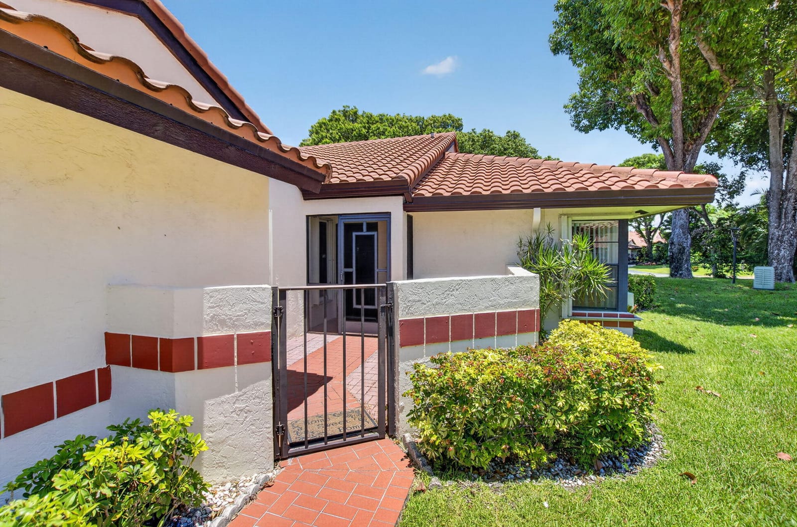 10546 Beach Palm Court B — photo 3