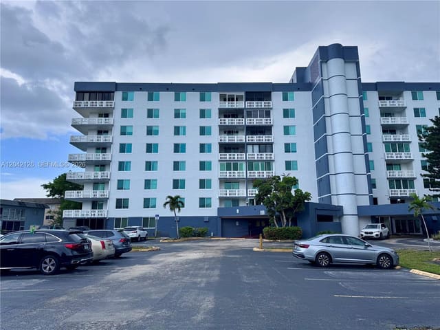 919 Hillcrest Drive 102, Hollywood, FL 33021