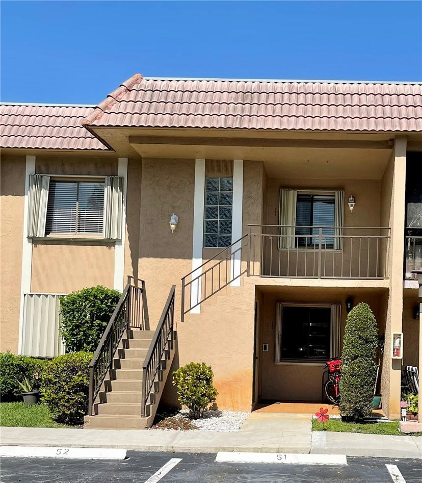 197 Lakeview Drive 202, Weston, FL 33326, Weston