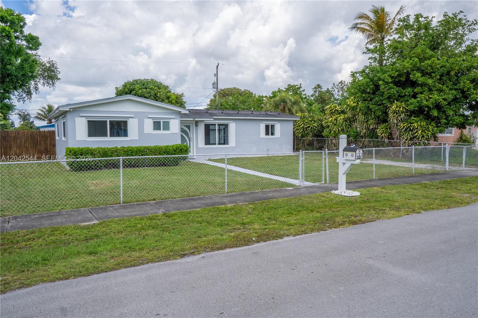 20440 NW 20th Court 0 — photo 4