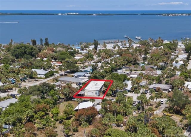 2653 NE Palm Avenue, Jensen Beach, FL 34957