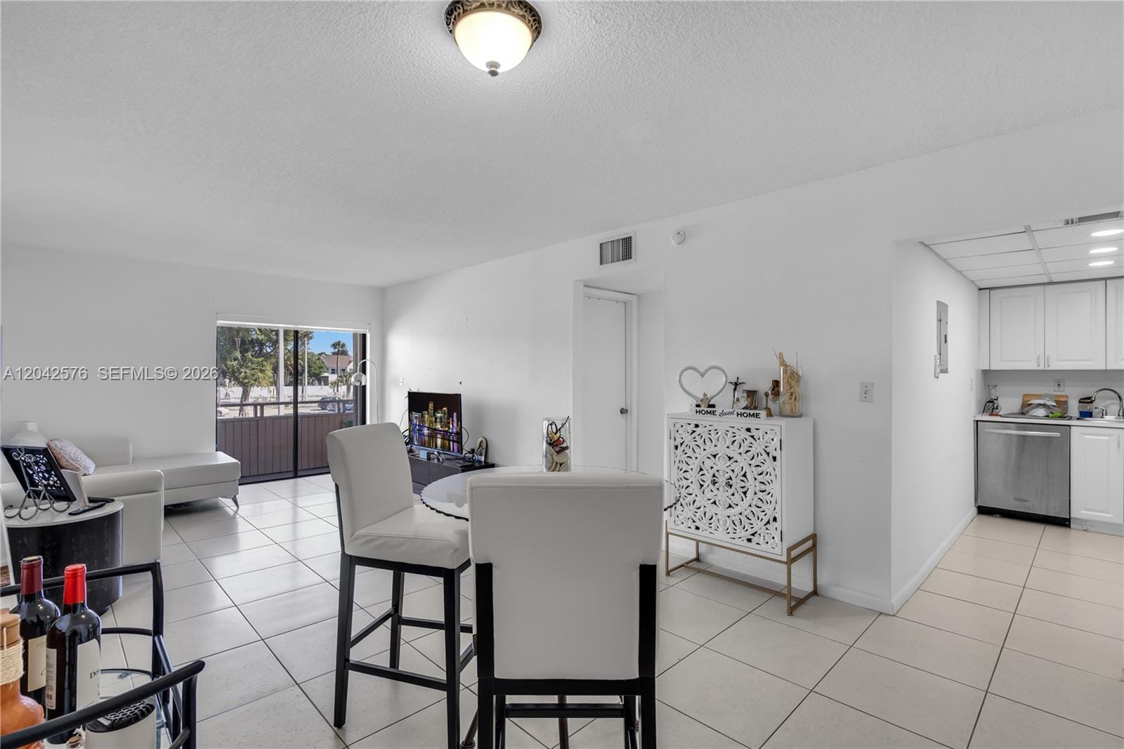 17530 NW 68th Avenue C2003, Hialeah, FL 33015 photo 13