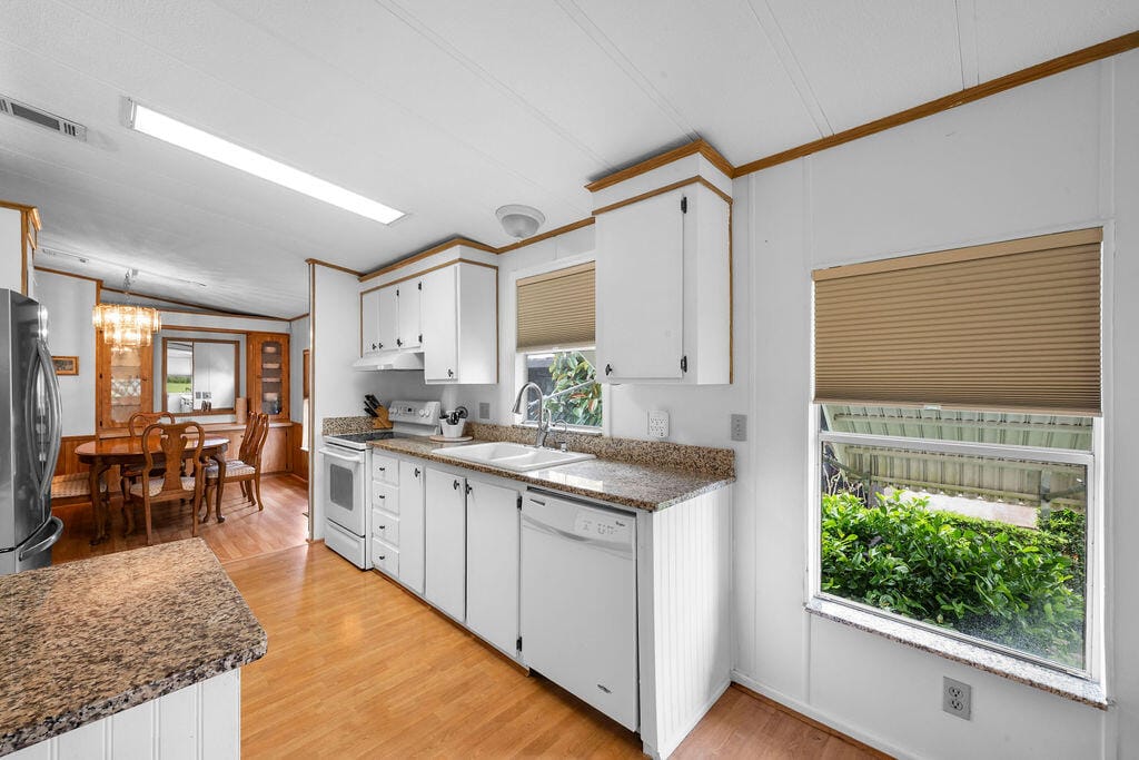 7894 SE Saratoga Drive E, Hobe Sound, FL 33455 photo 16