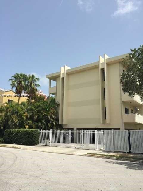 5839 SW 74th Terrace 203, South Miami, FL 33143, South Miami