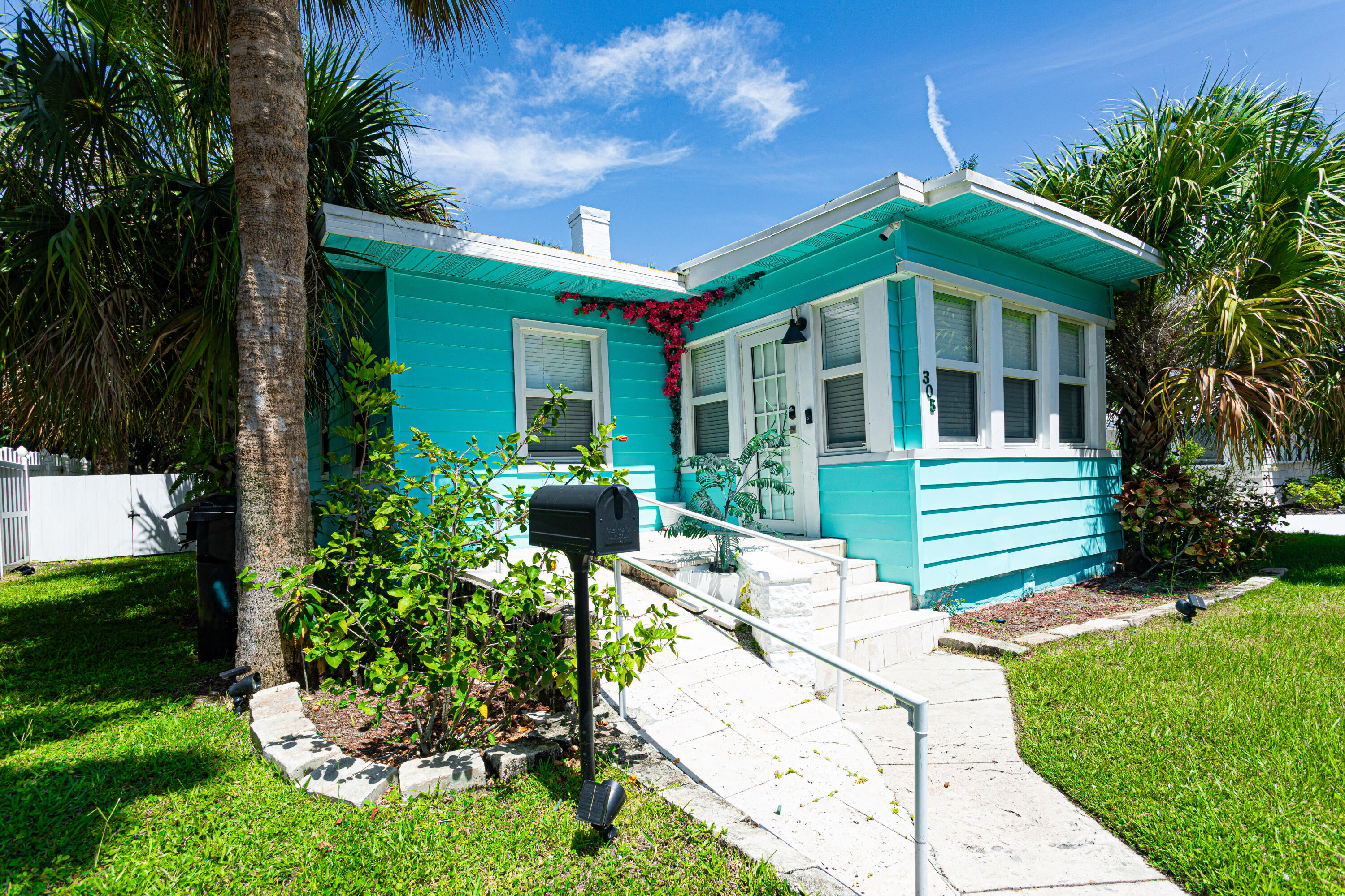 305 N Lakeside Drive, Lake Worth Beach, FL 33460, Lake Worth Beach