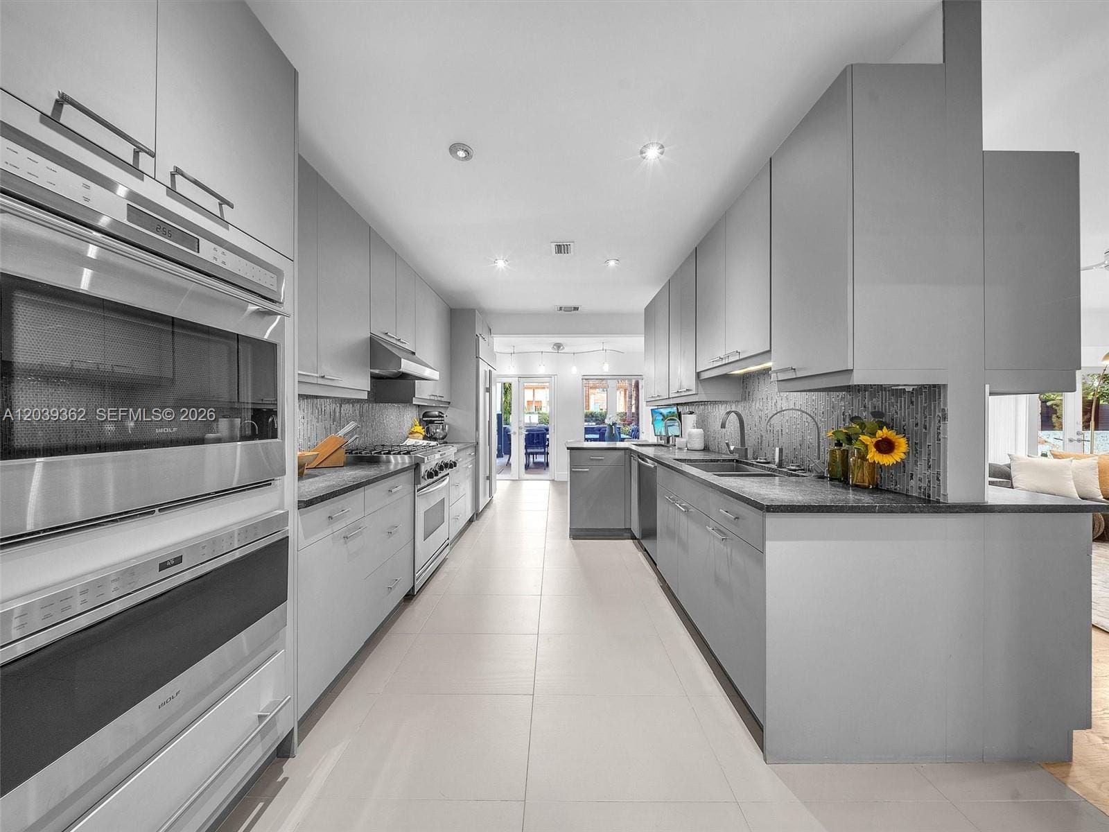 736 NE 17th Way, Fort Lauderdale, FL 33304 photo 9