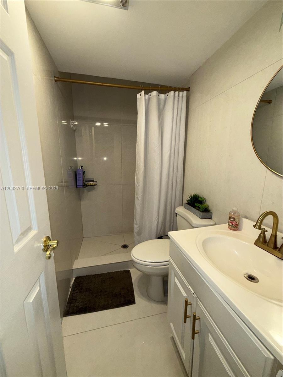 4100 Crystal Lake Drive 111, Deerfield Beach, FL 33064 photo 13