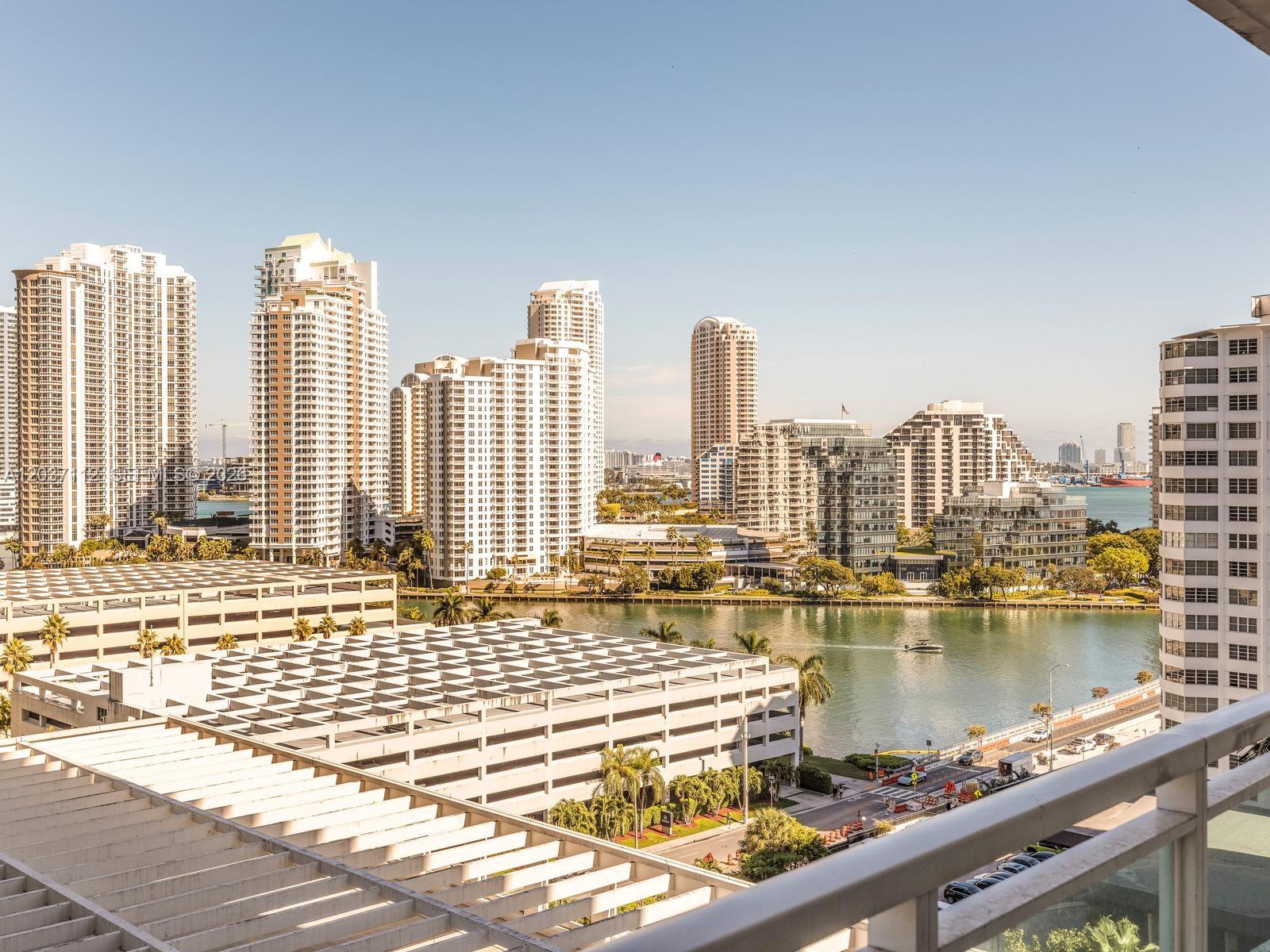 950 Brickell Bay Drive 1404, Miami, FL 33131, Miami