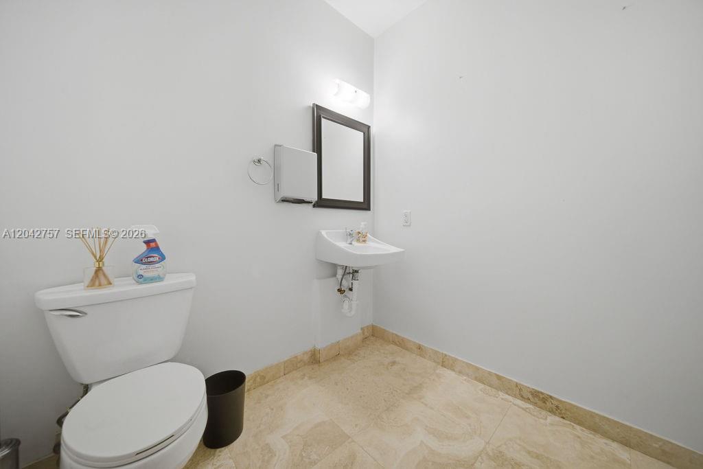 710 NE 3rd Avenue — photo 11
