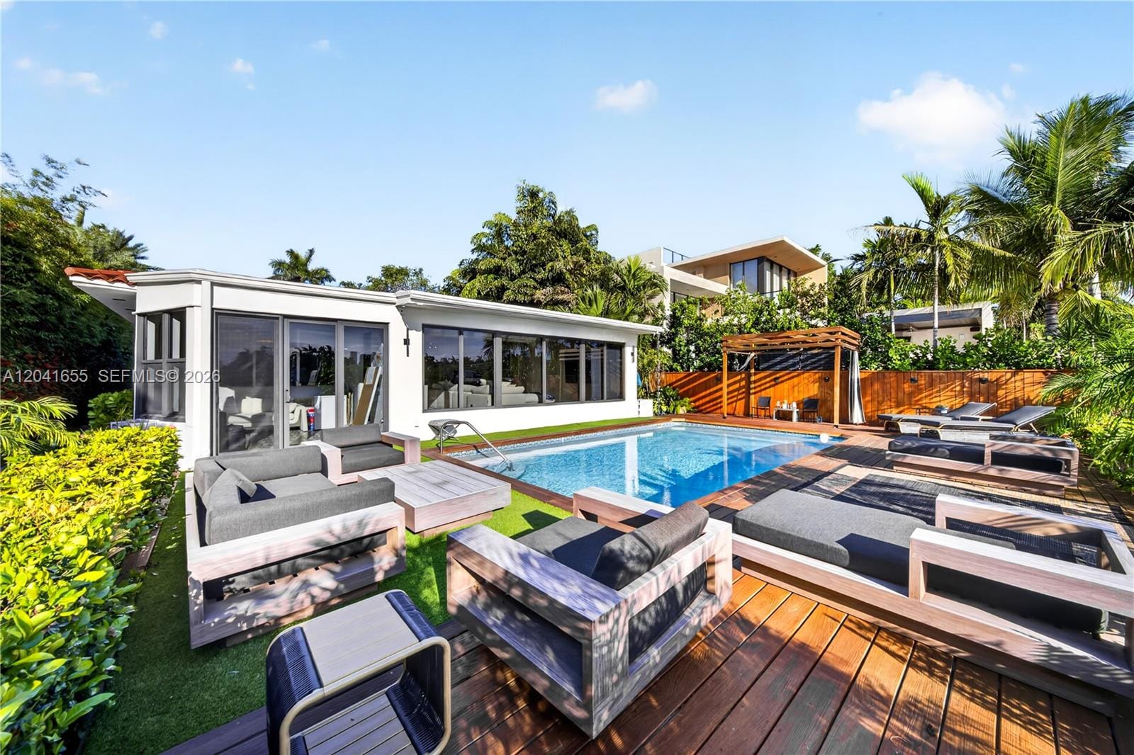 460 W Dilido Drive — photo 3