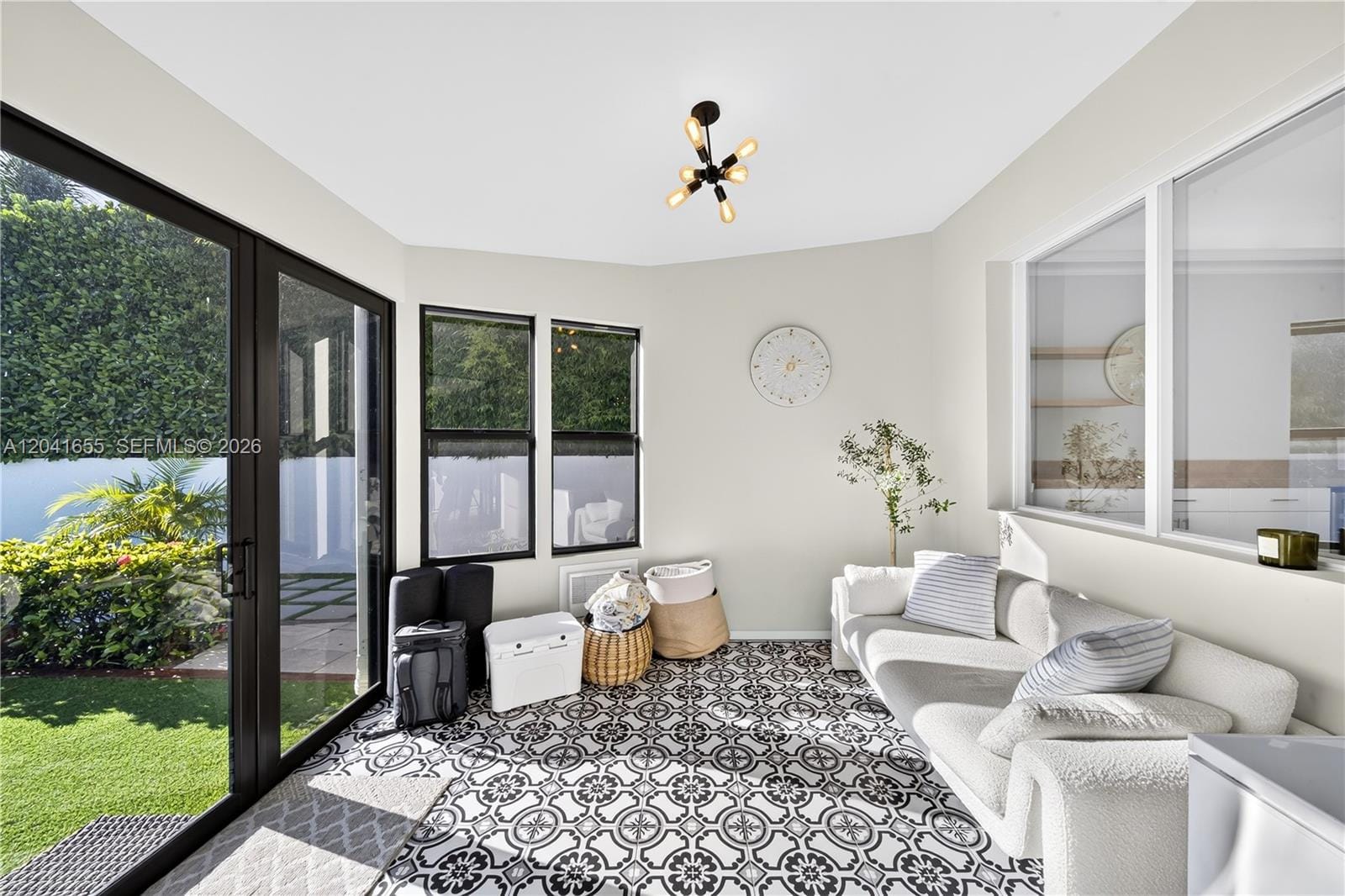460 W Dilido Drive — photo 7