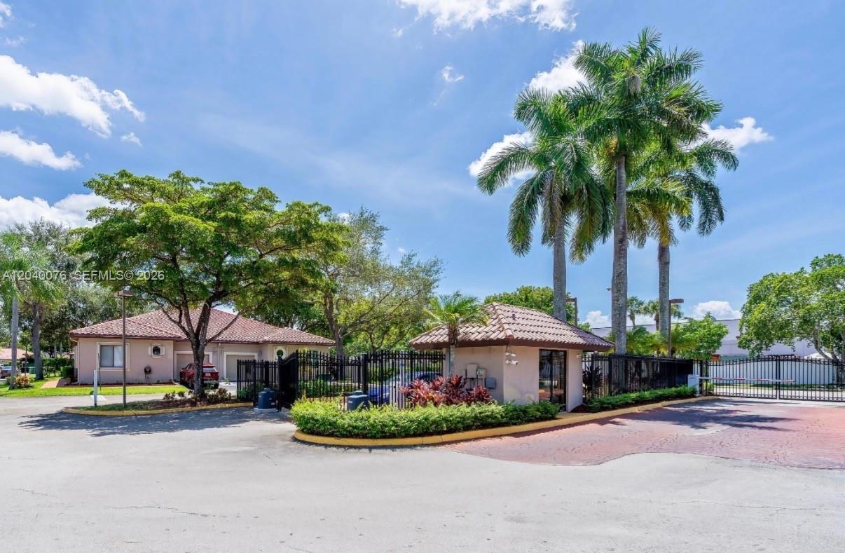 3539 W Inverrary Boulevard W, Lauderhill, FL 33319, Lauderhill