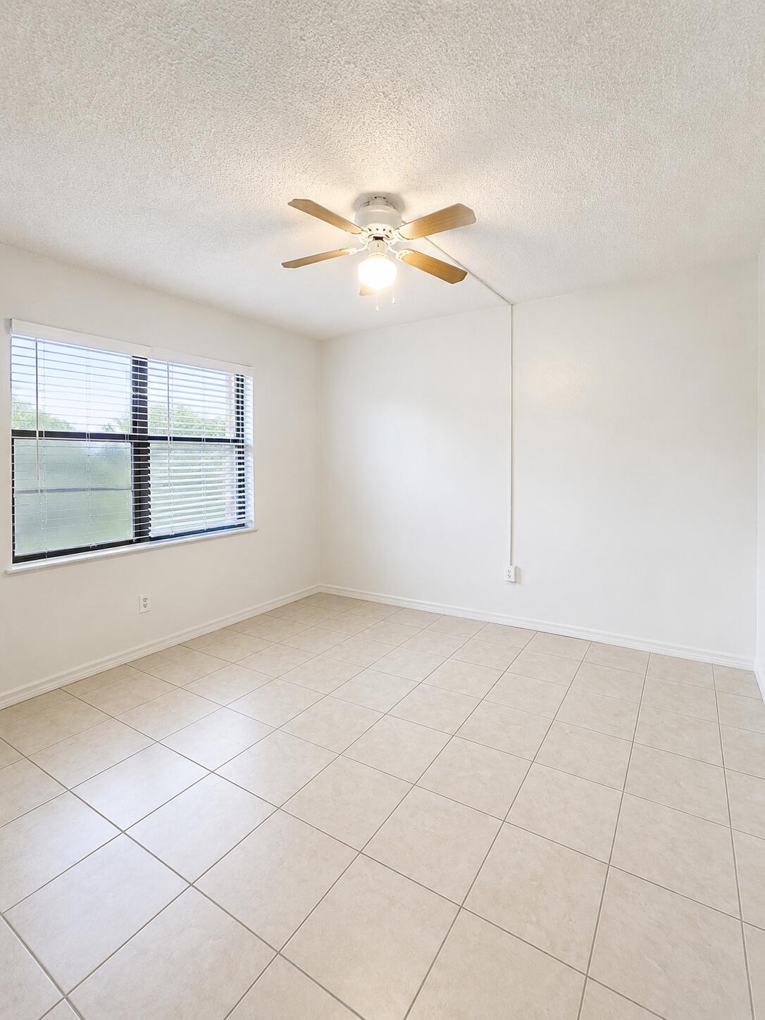 2050 Oleander Boulevard 1-105, Fort Pierce, FL 34950, Fort Pierce