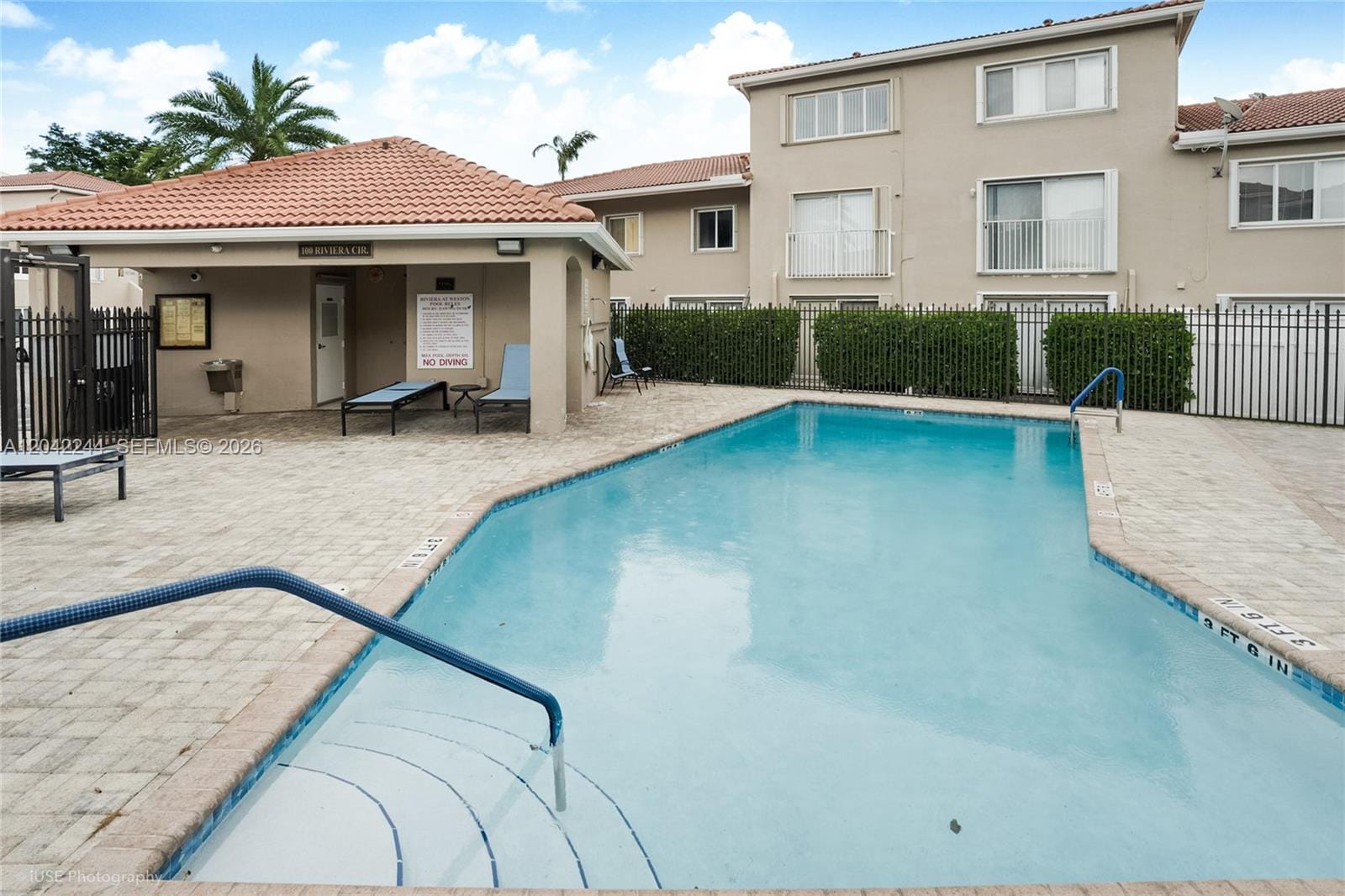 221 Riviera Circle — photo 2