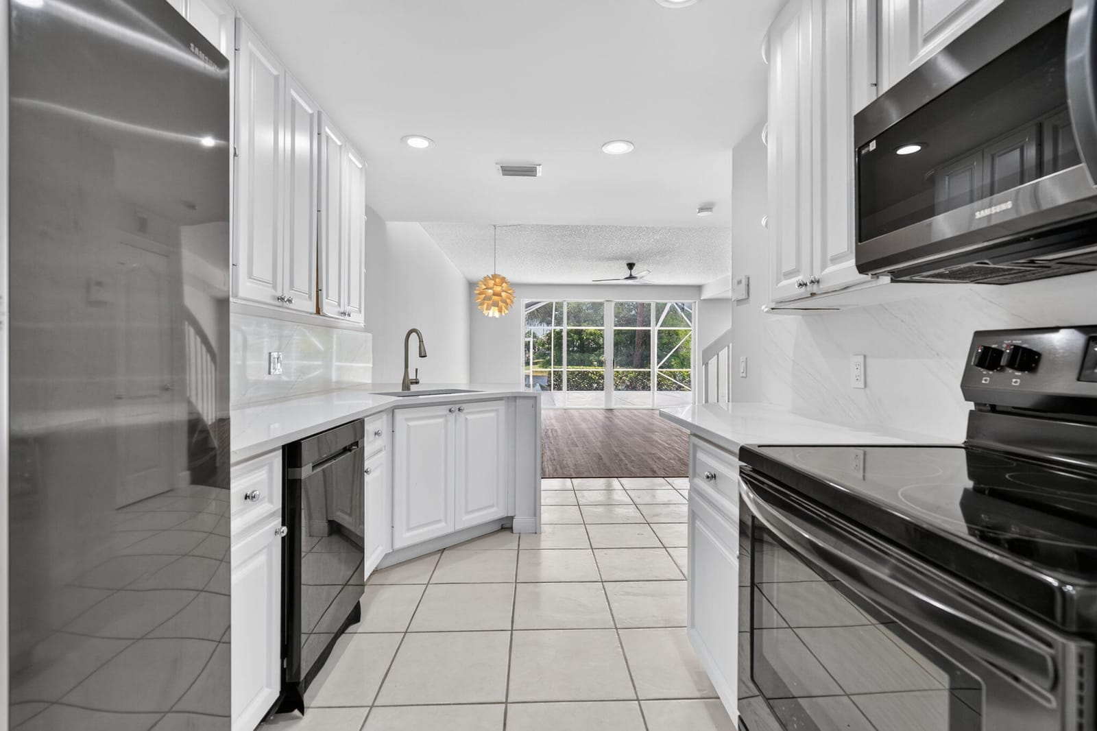 112 Santa Barbara Way — photo 2