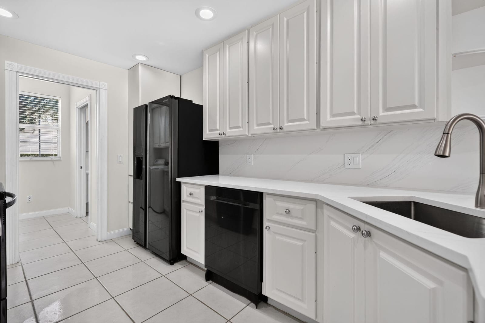 112 Santa Barbara Way — photo 5