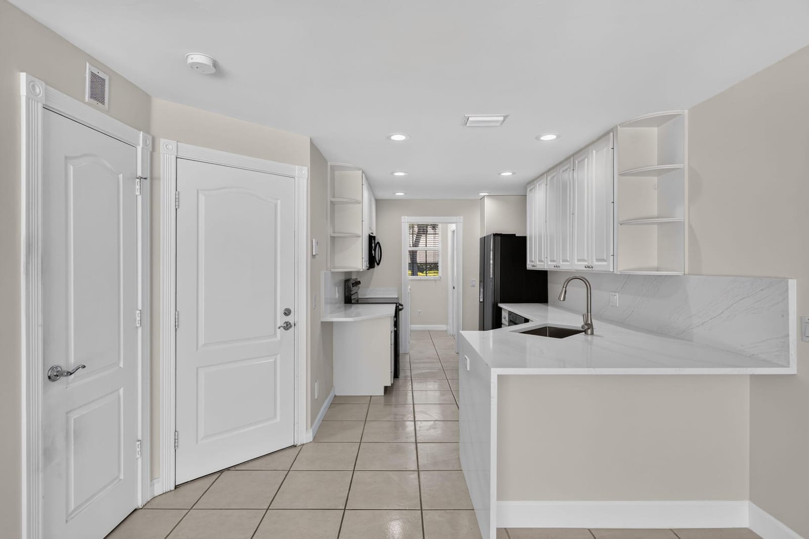112 Santa Barbara Way — photo 6