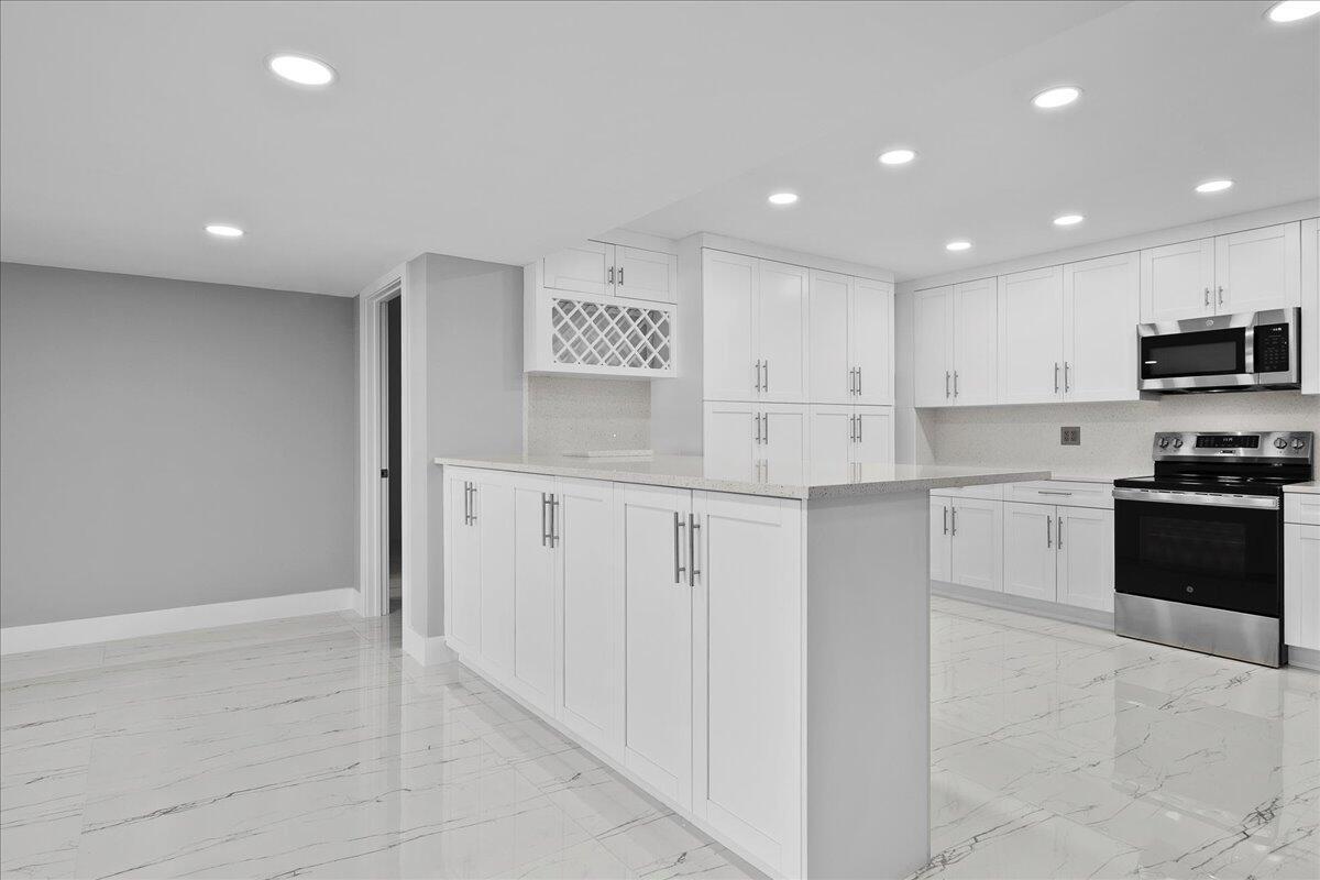 3040 Lake Shore Drive 101, Riviera Beach, FL 33404, Riviera Beach