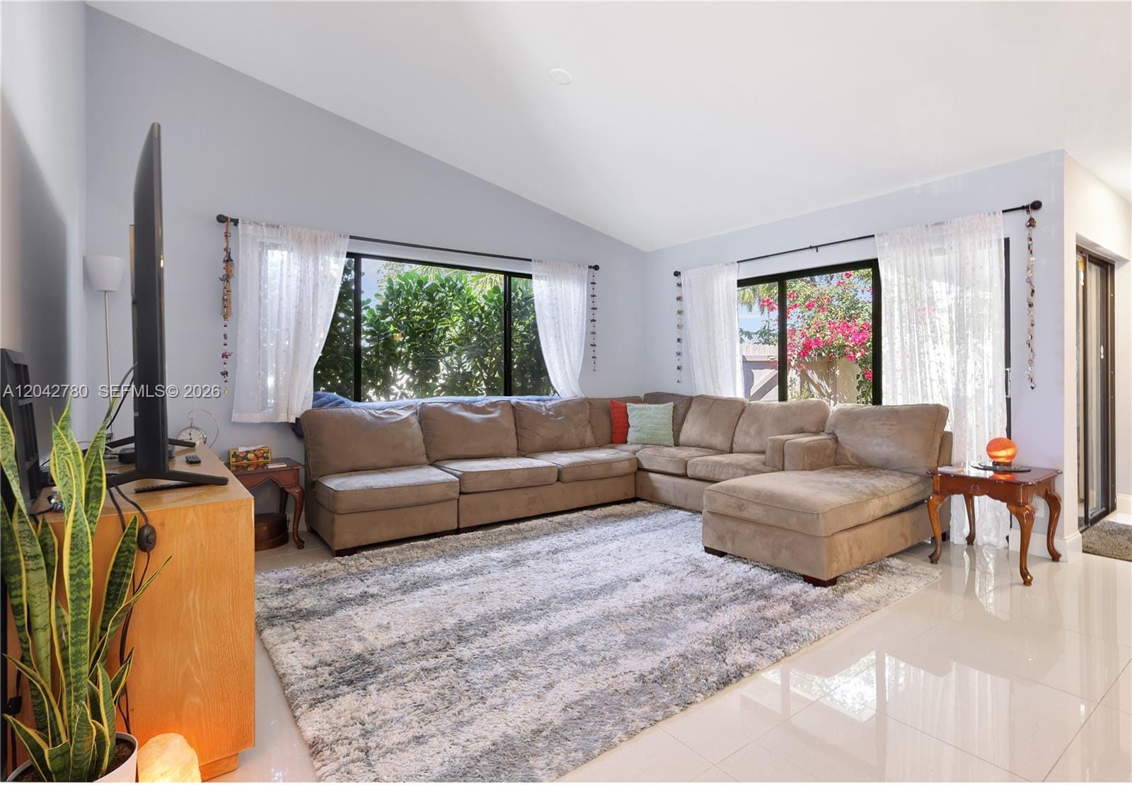 3064 S Oakland Forest Drive 1006 — photo 2