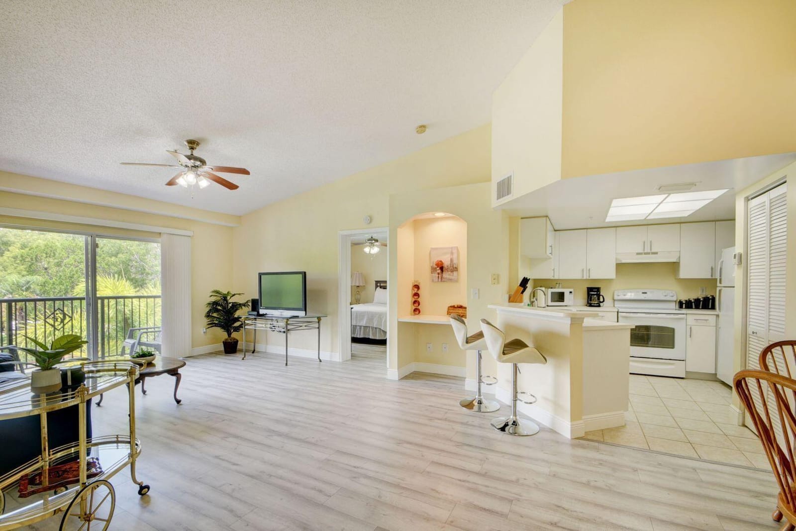 300 Crestwood Court N 307 — photo 4