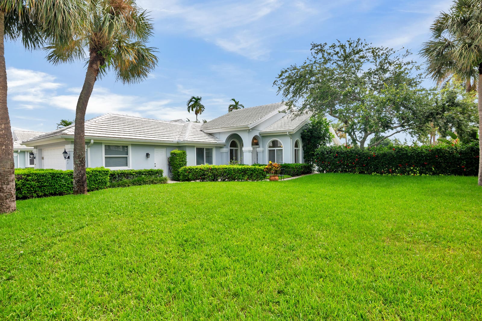 2402 Saratoga Bay Drive — photo 2