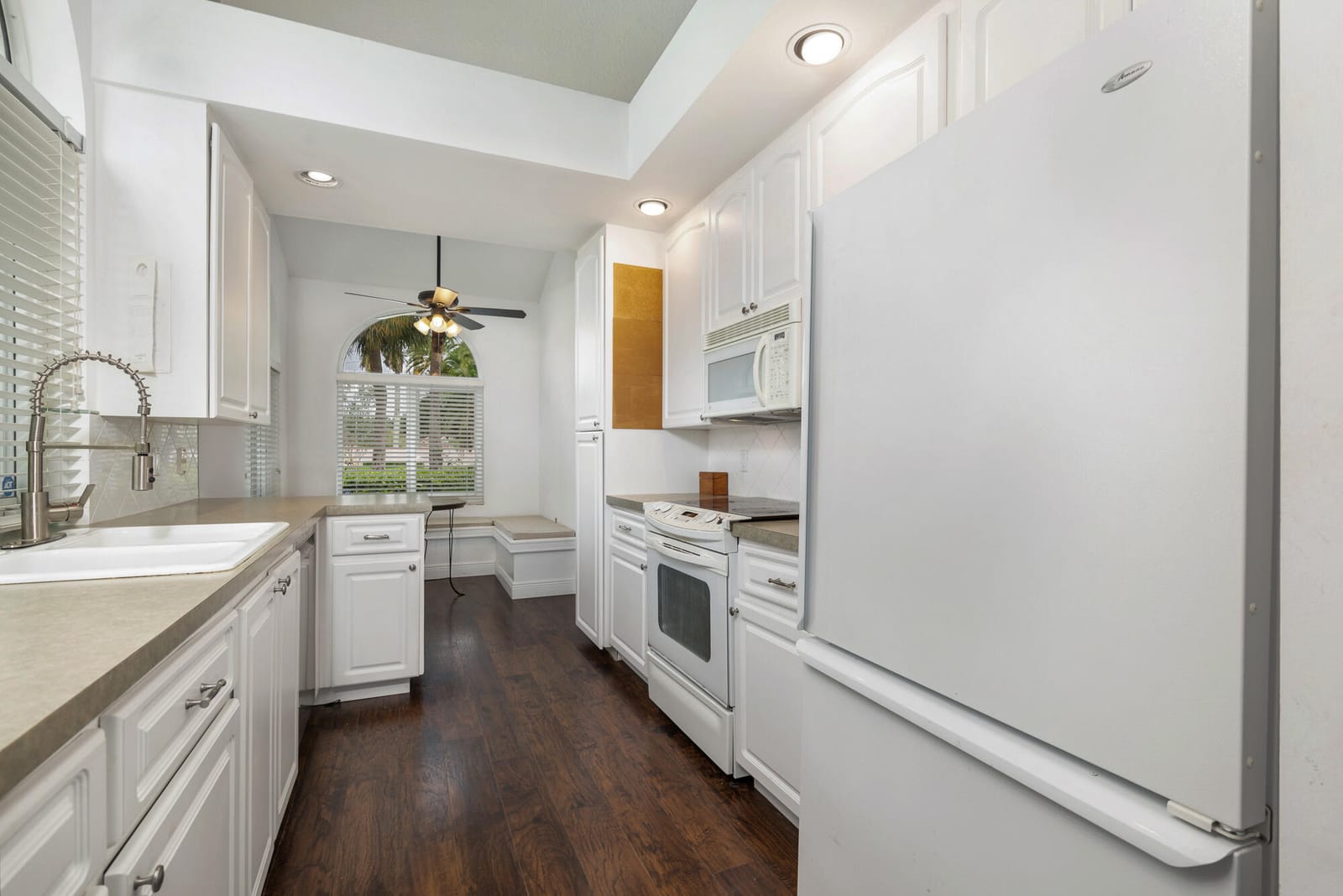 2402 Saratoga Bay Drive, West Palm Beach, FL 33409 photo 15