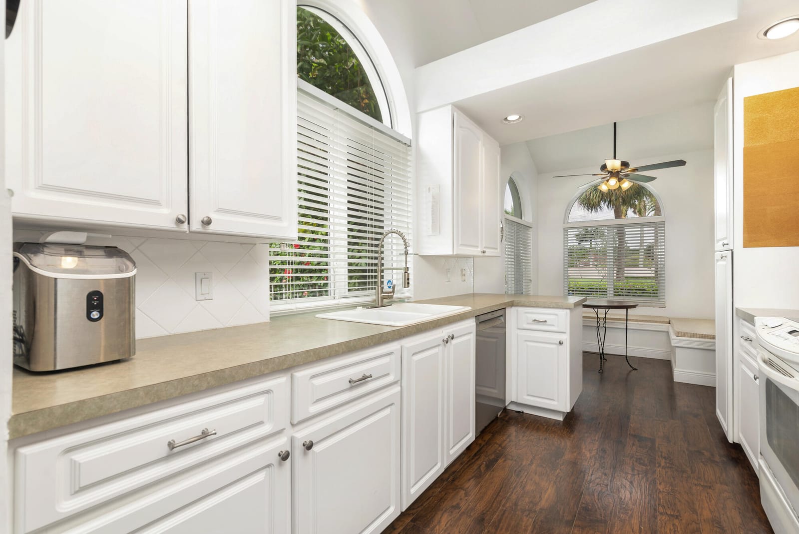 2402 Saratoga Bay Drive, West Palm Beach, FL 33409 photo 16