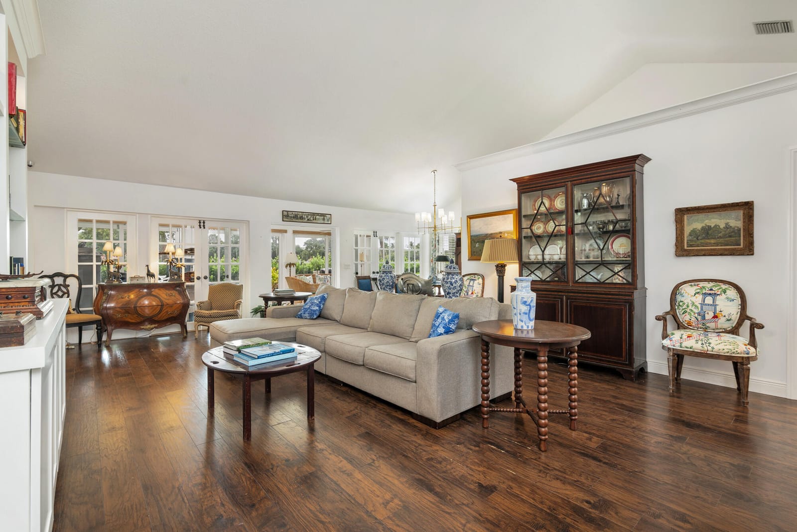 2402 Saratoga Bay Drive — photo 8