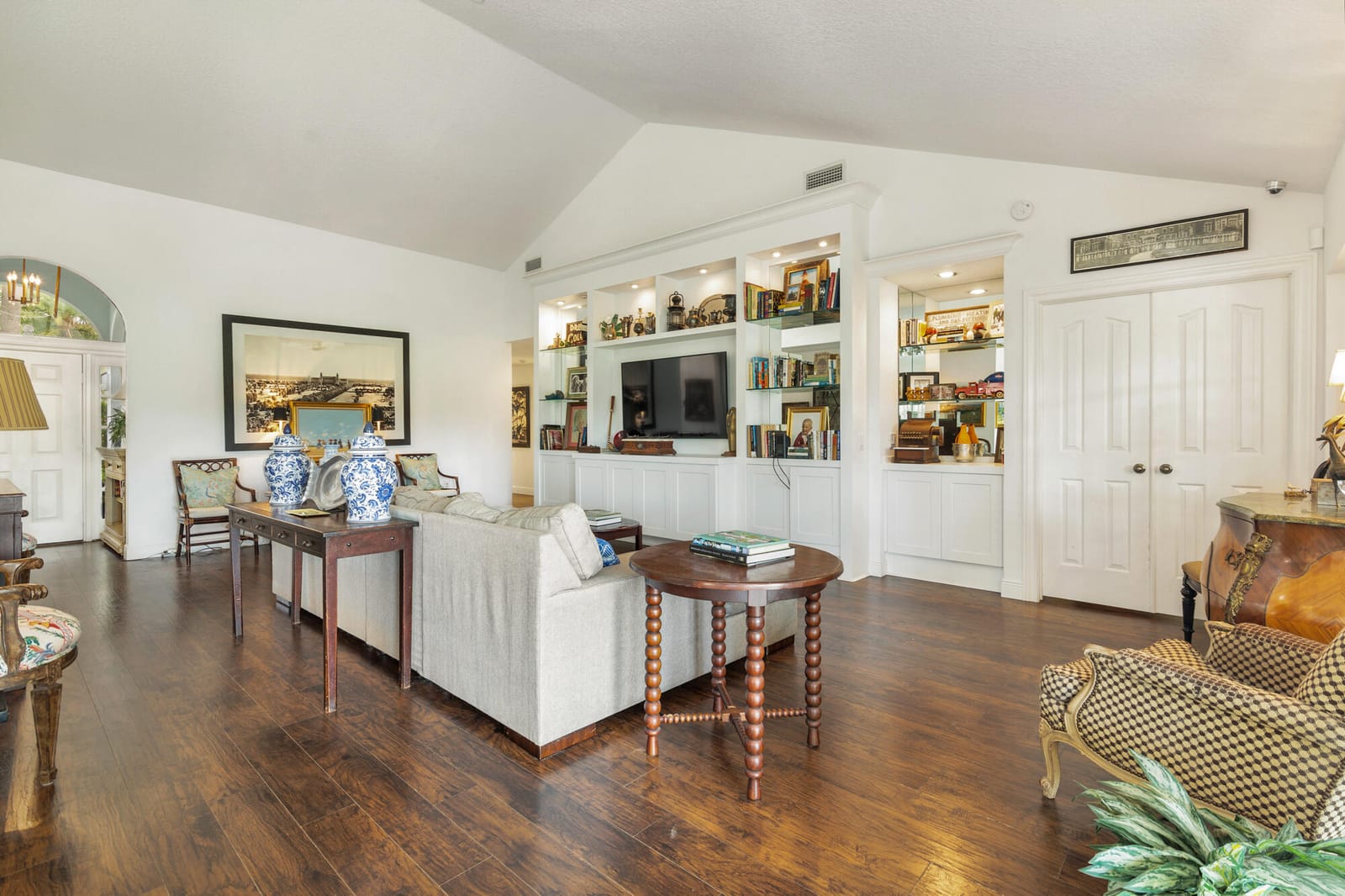 2402 Saratoga Bay Drive — photo 9