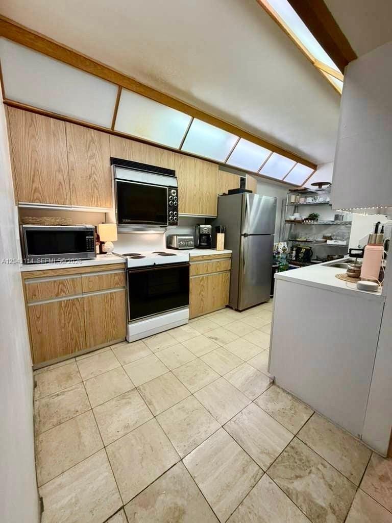 19667 Turnberry Way 12C — photo 6