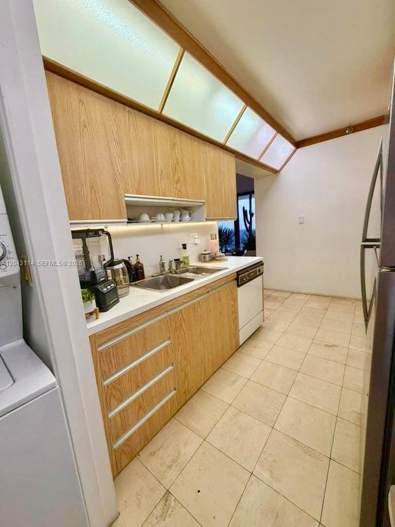 19667 Turnberry Way 12C — photo 8