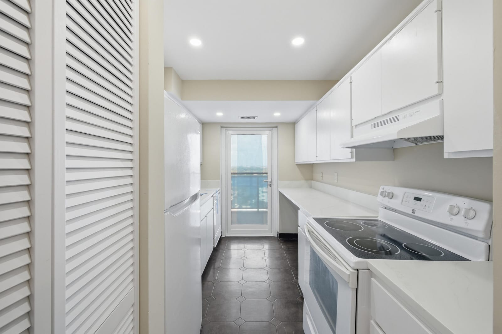 2841 N Ocean Boulevard 1503 — photo 5