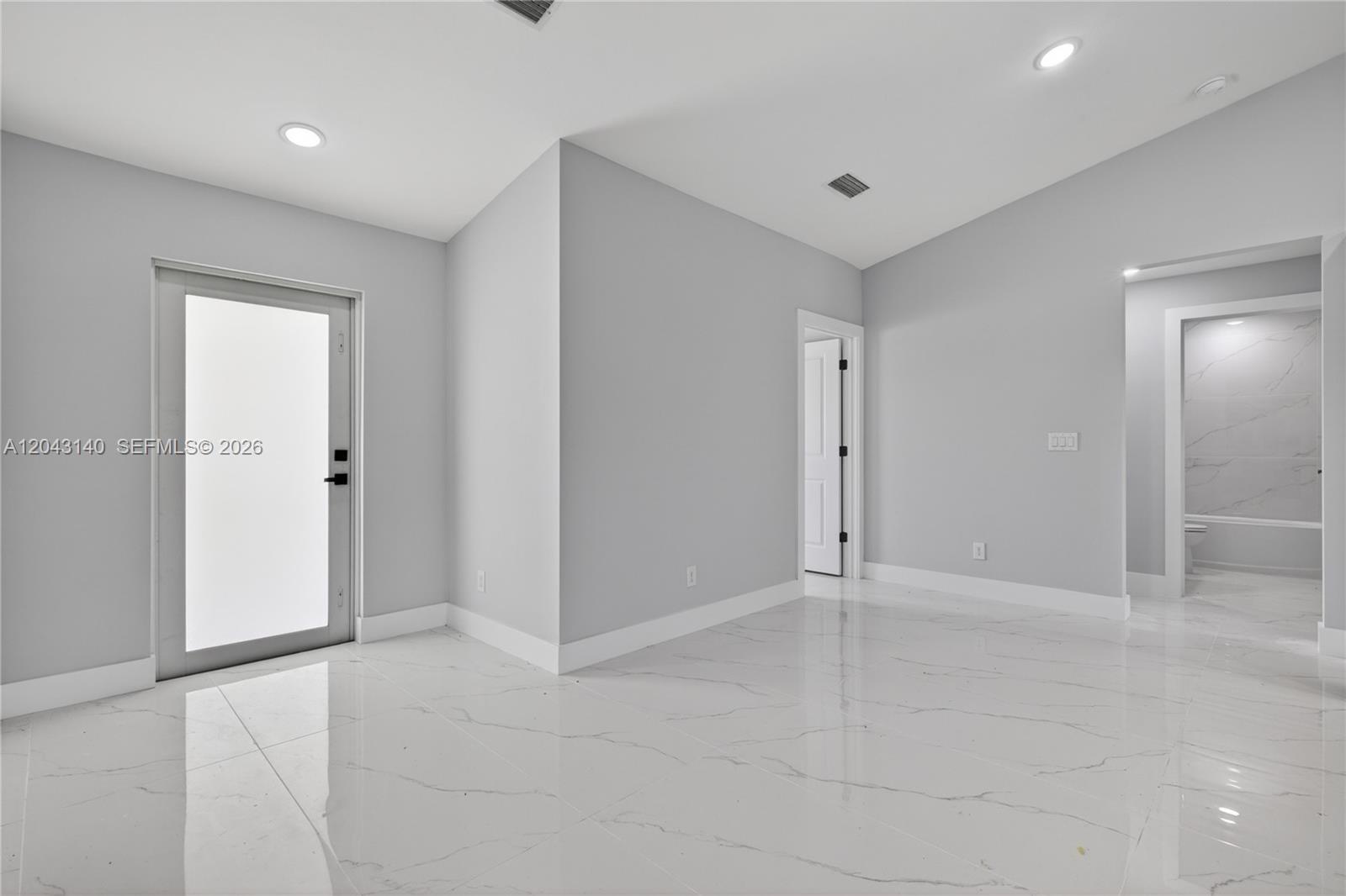 704 E Carbon — photo 8