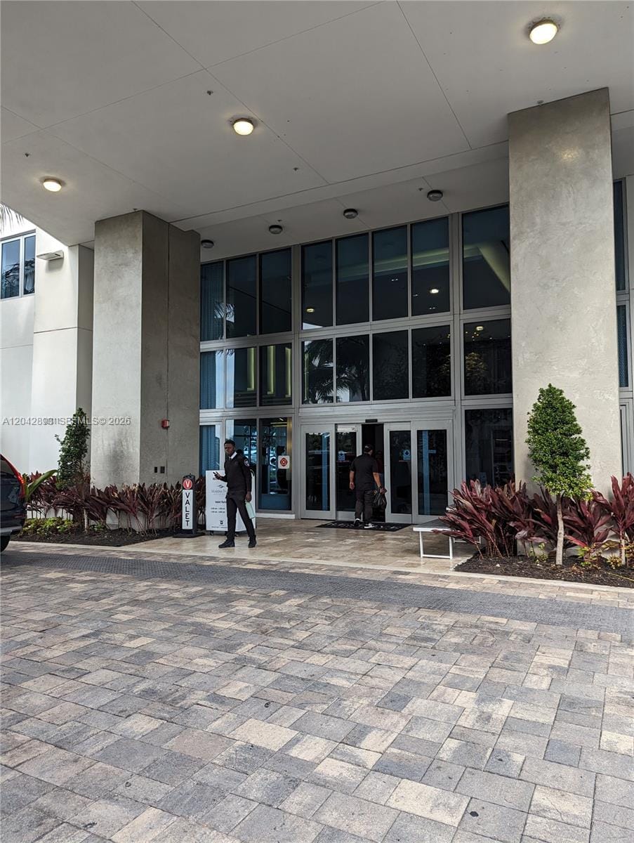 17111 E Biscayne Boulevard 1011 — photo 2