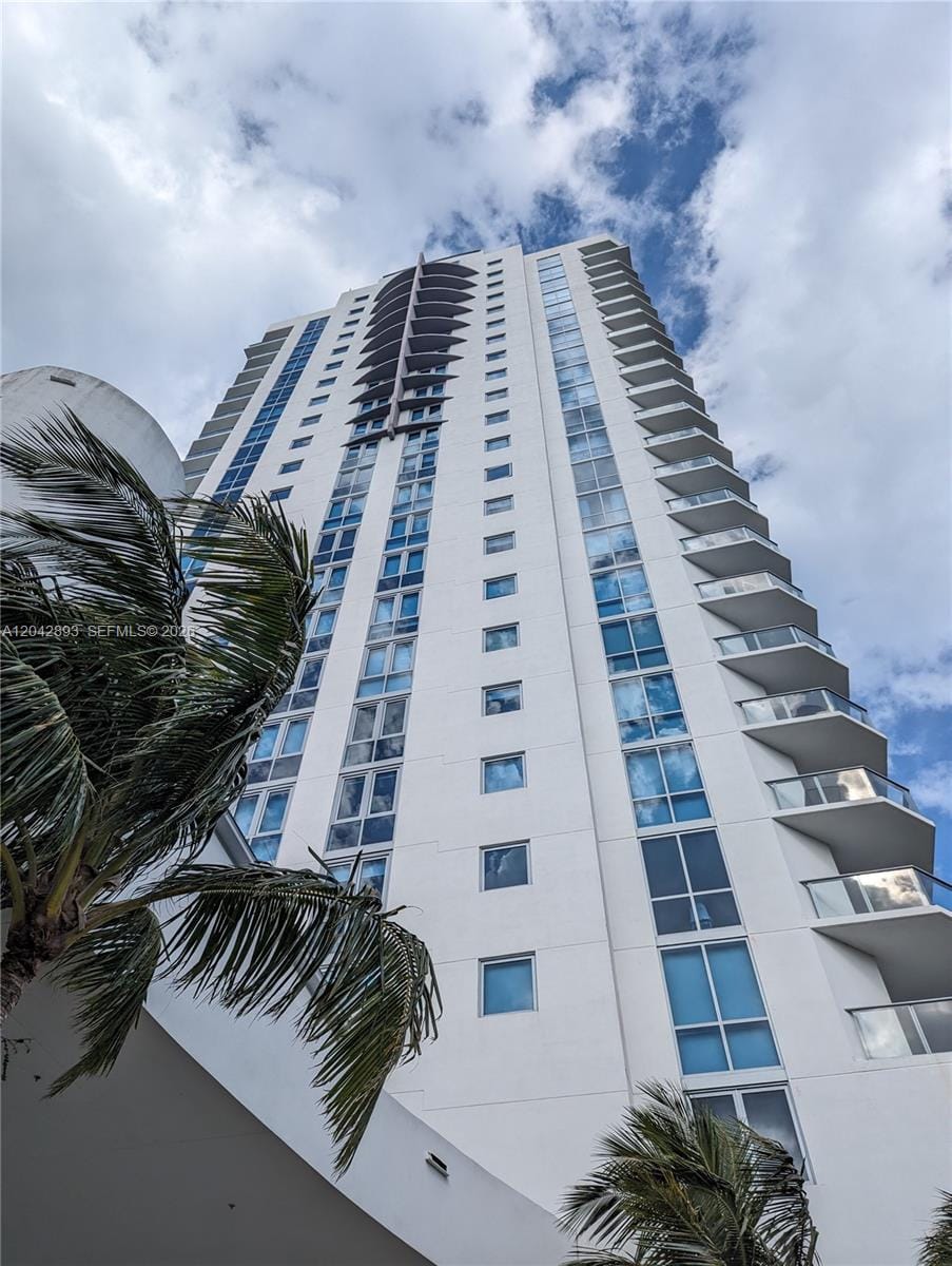 17111 E Biscayne Boulevard 1011 — photo 4
