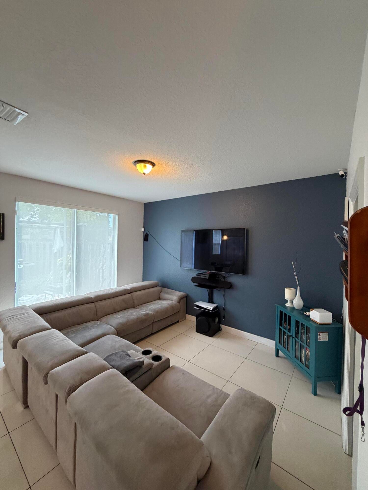 1047 NE 208th Street, Miami, FL 33179 photo 10
