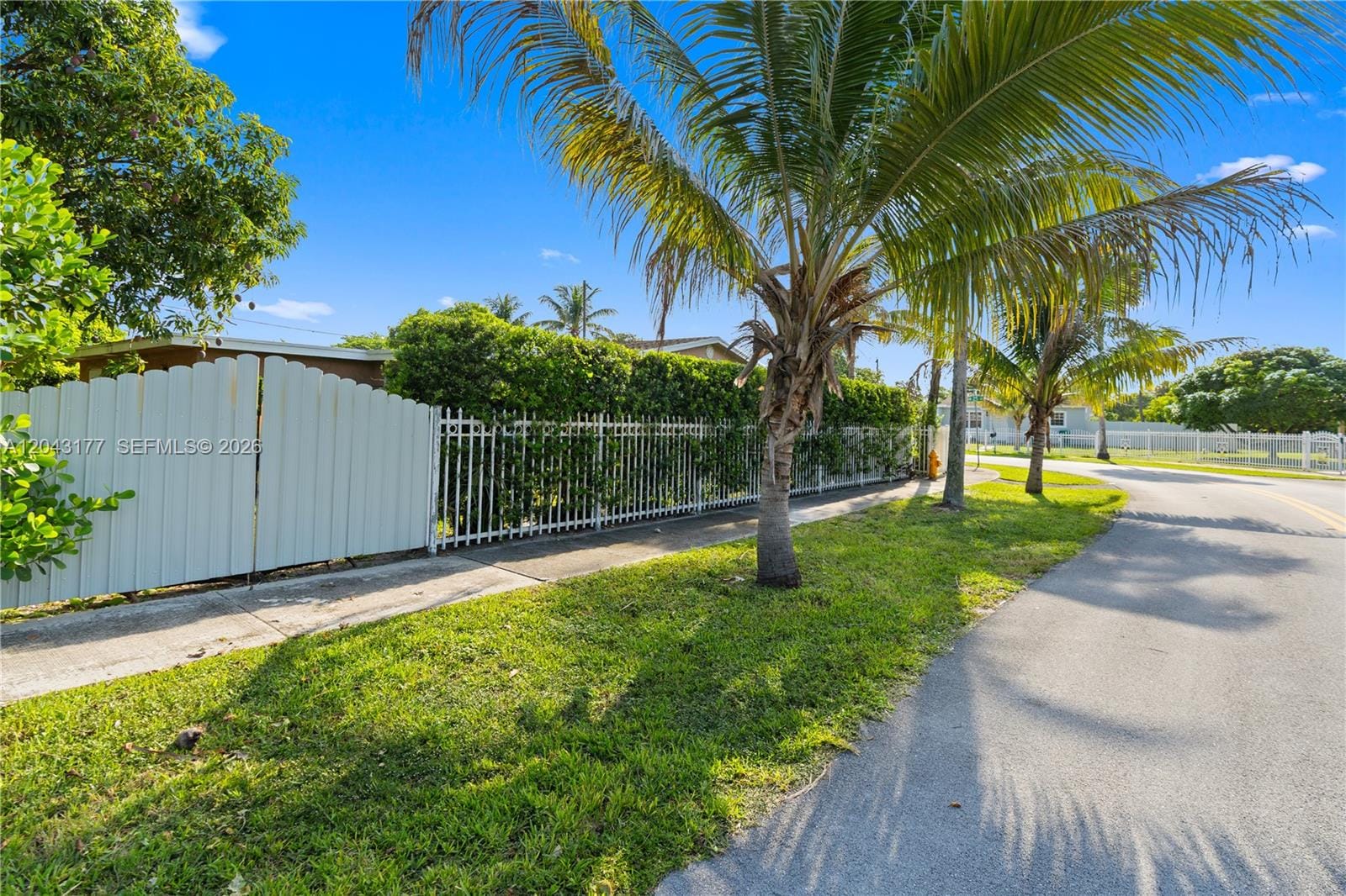 20400 NW 25th Avenue, Miami Gardens, FL 33056 photo 28