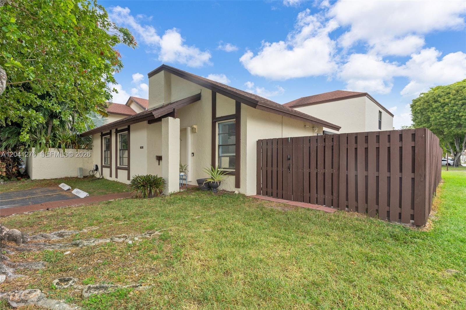 525 NW 100th Court 525, Miami, FL 33172 photo 2