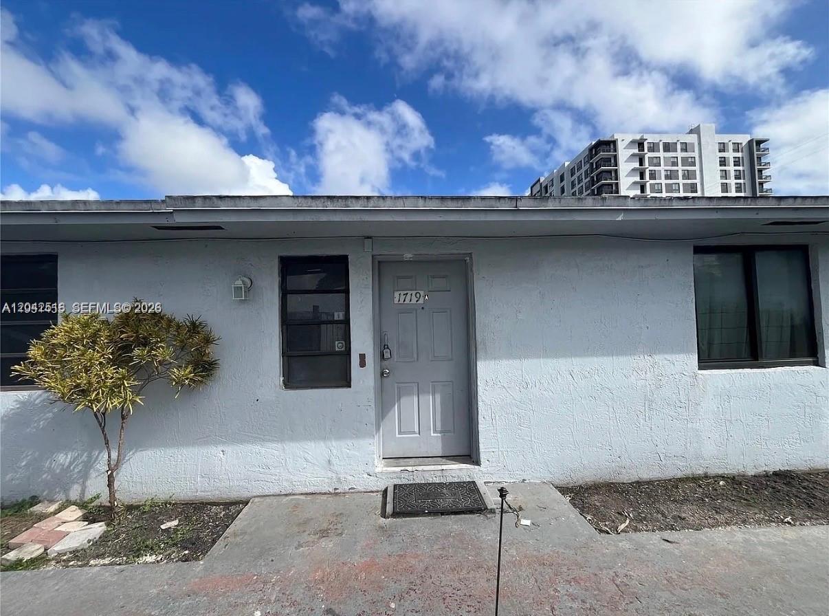 1717 NW 16th Street, Miami, FL 33125