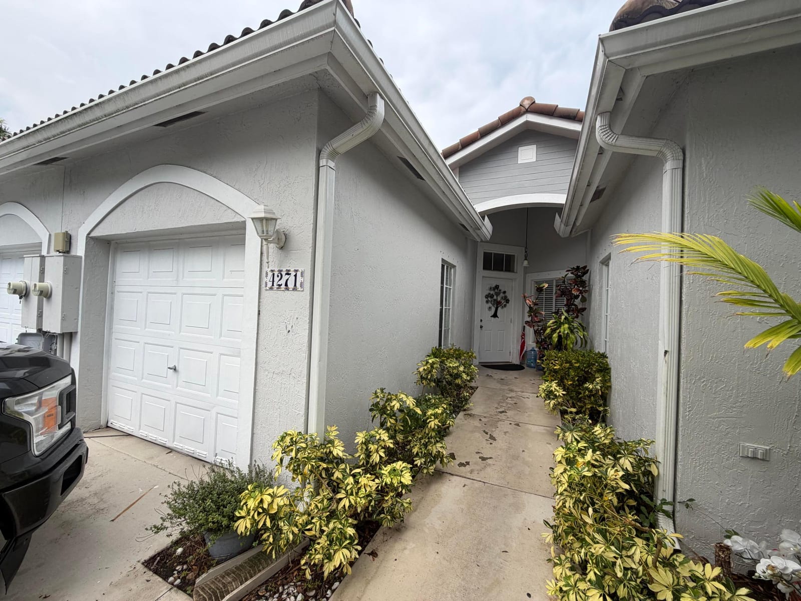 4271 SW 10th Court — photo 2