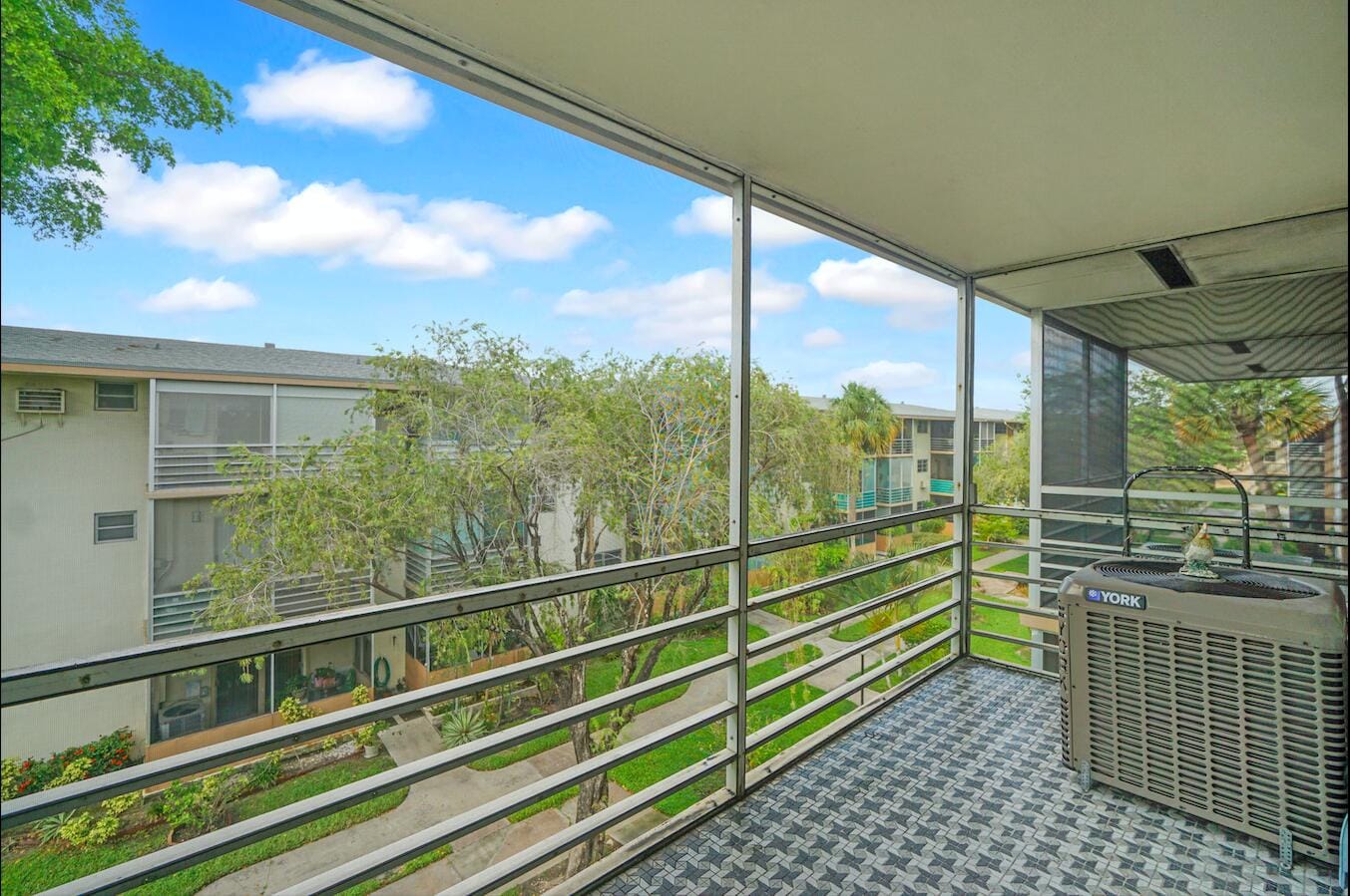 16750 NE 14th Avenue 303 — photo 4