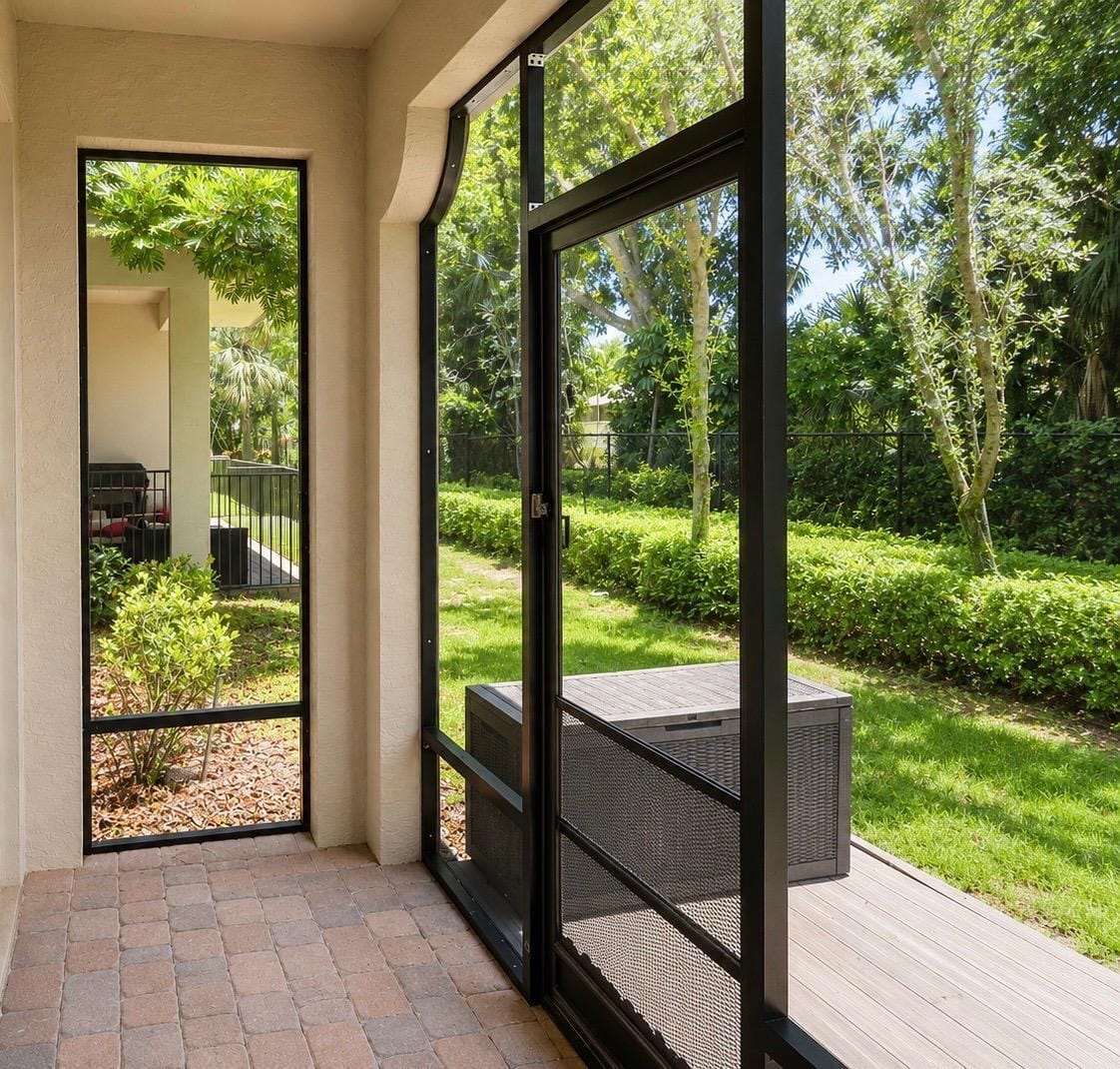 4642 Mediterranean Circle 4642 — photo 4
