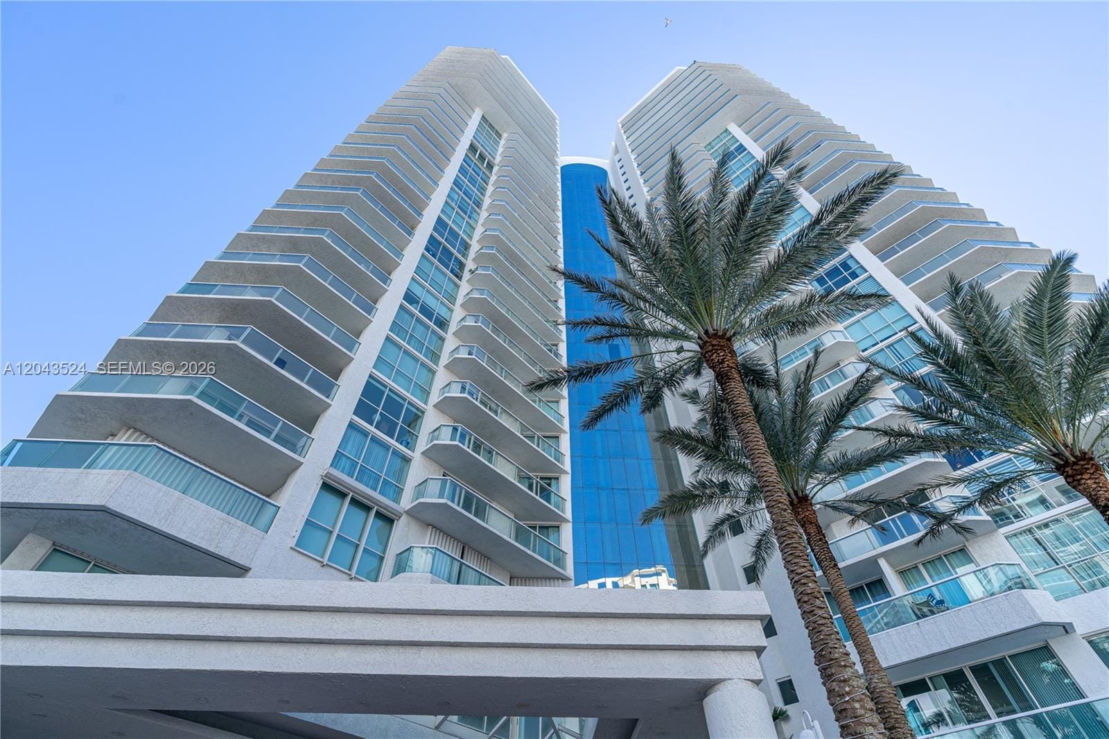 16400 Collins Avenue 942 — photo 1