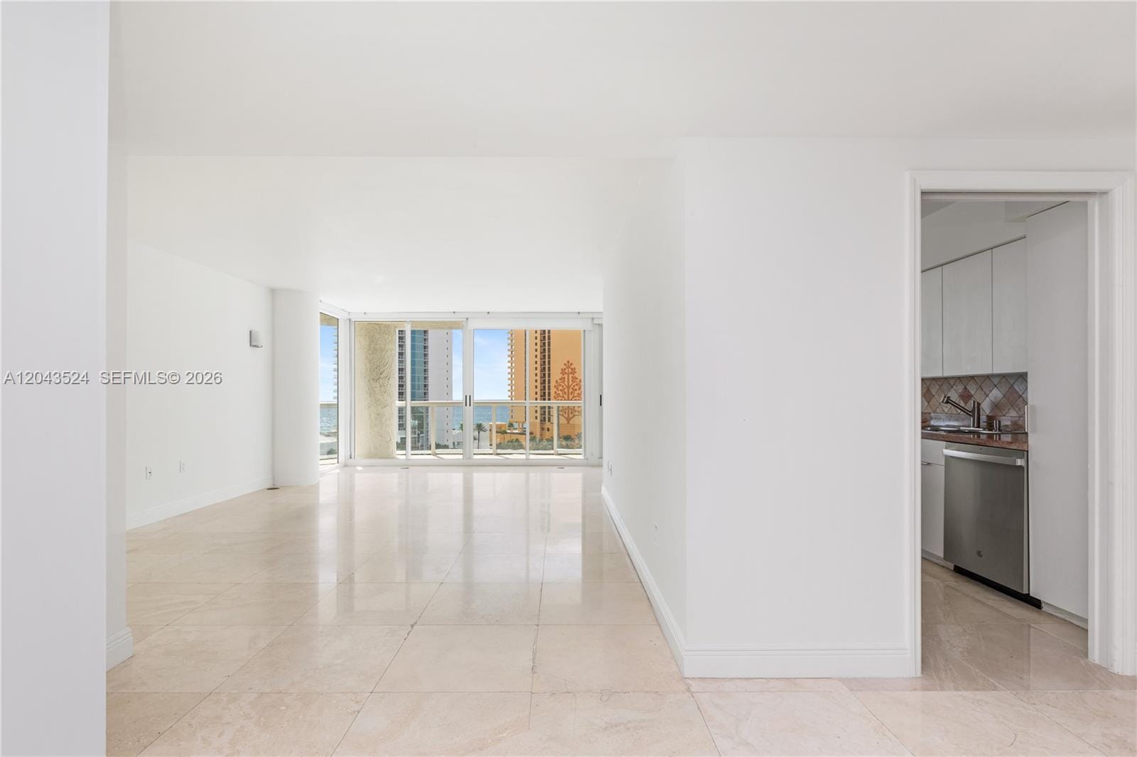 16400 Collins Avenue 942 — photo 5