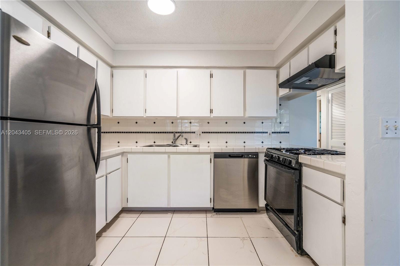3265 Virginia Street 18 — photo 6
